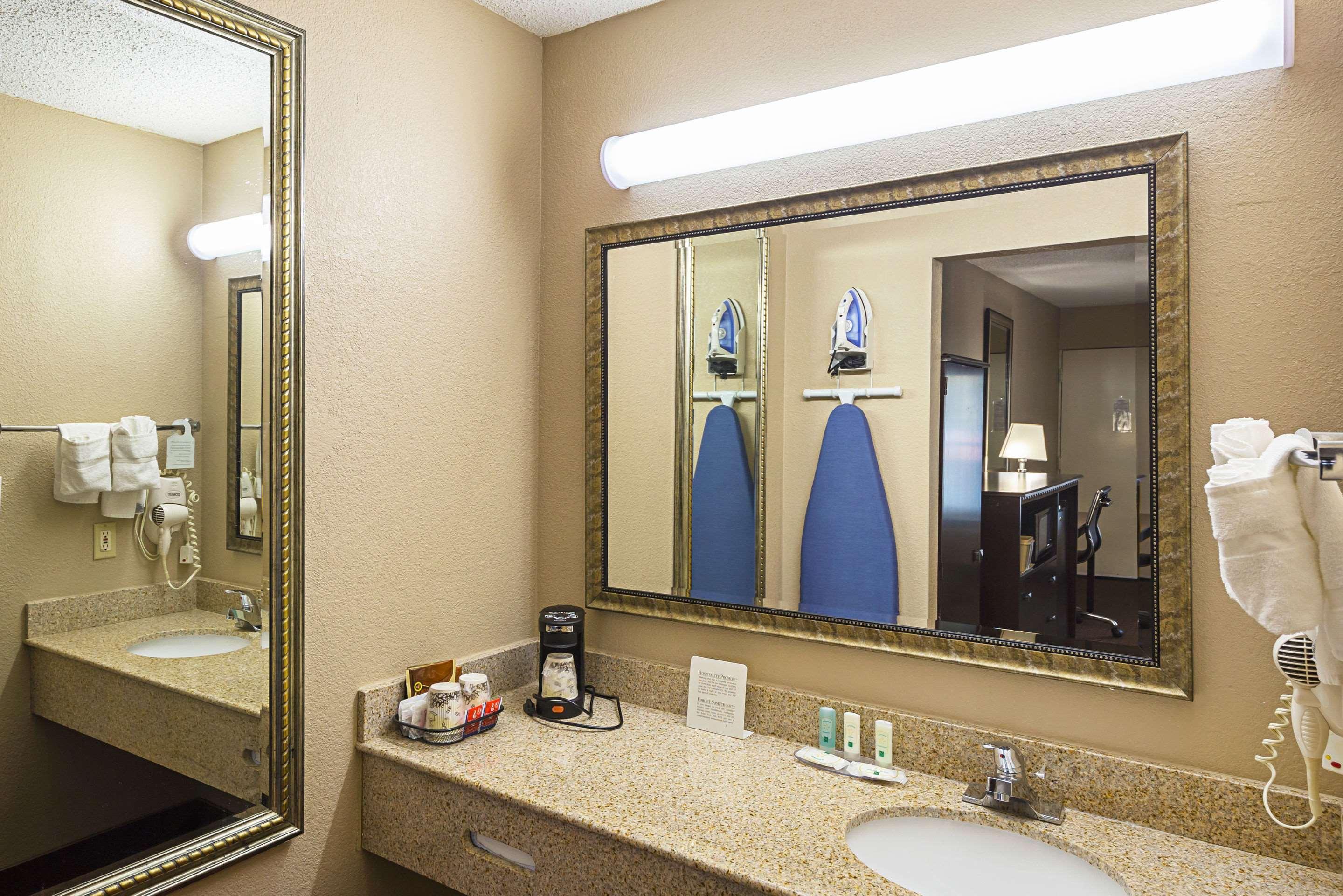 Quality Inn & Suites Greenville - Haywood Mall Exteriér fotografie