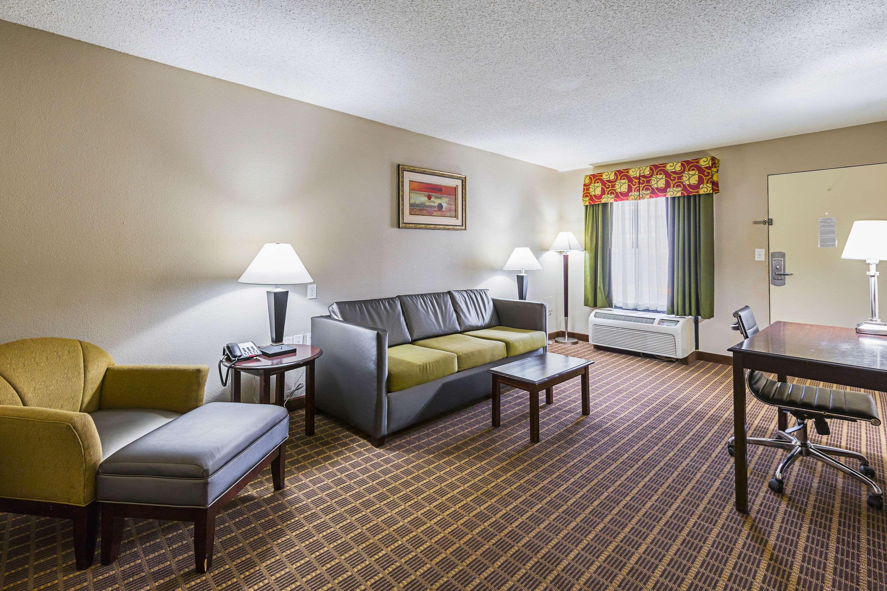 Quality Inn & Suites Greenville - Haywood Mall Exteriér fotografie