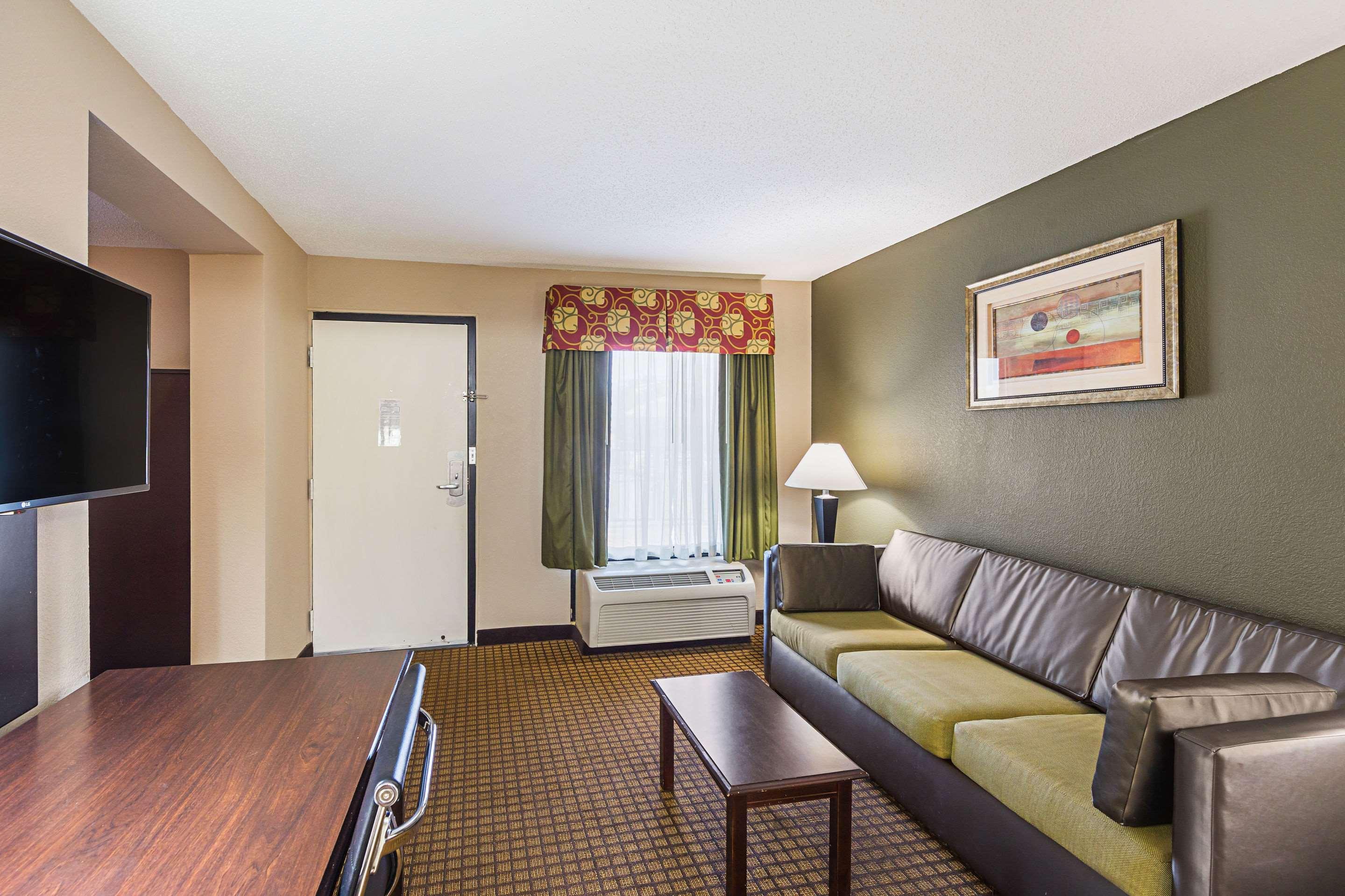 Quality Inn & Suites Greenville - Haywood Mall Exteriér fotografie